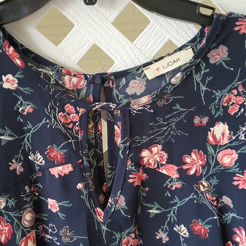 Floral Top - Picture 3 of 6